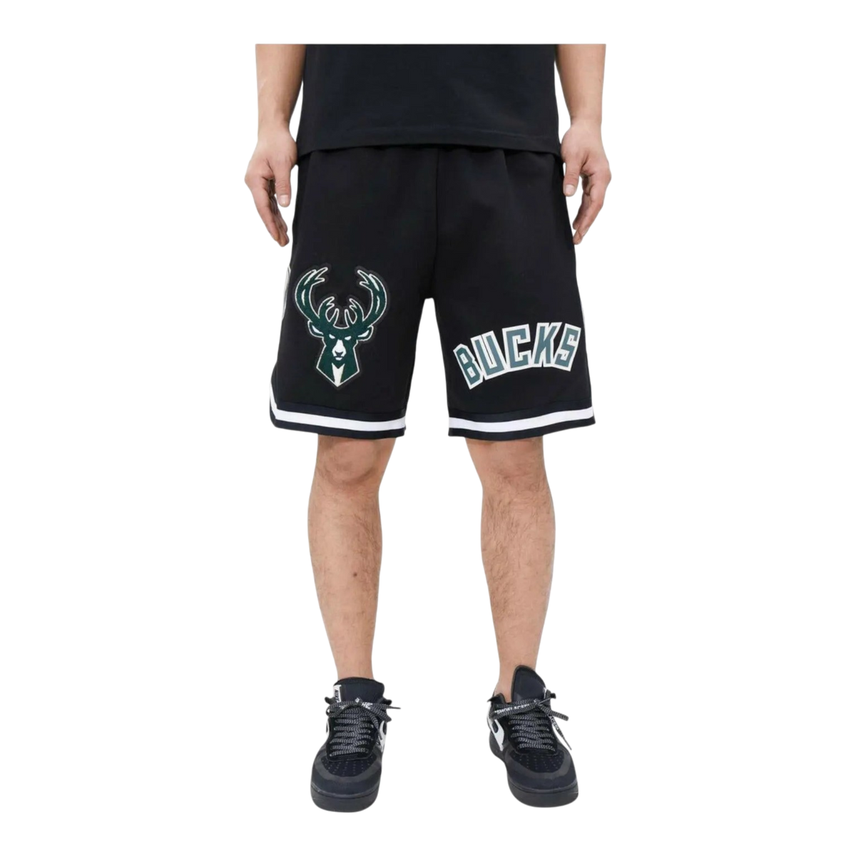 Pro Standard Milwaukee Bucks Classic Chenille Men's Shorts — Black