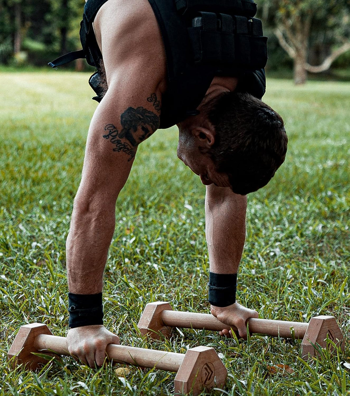 Calisthenics parallettes wood for training planche fitness 6 pack abs