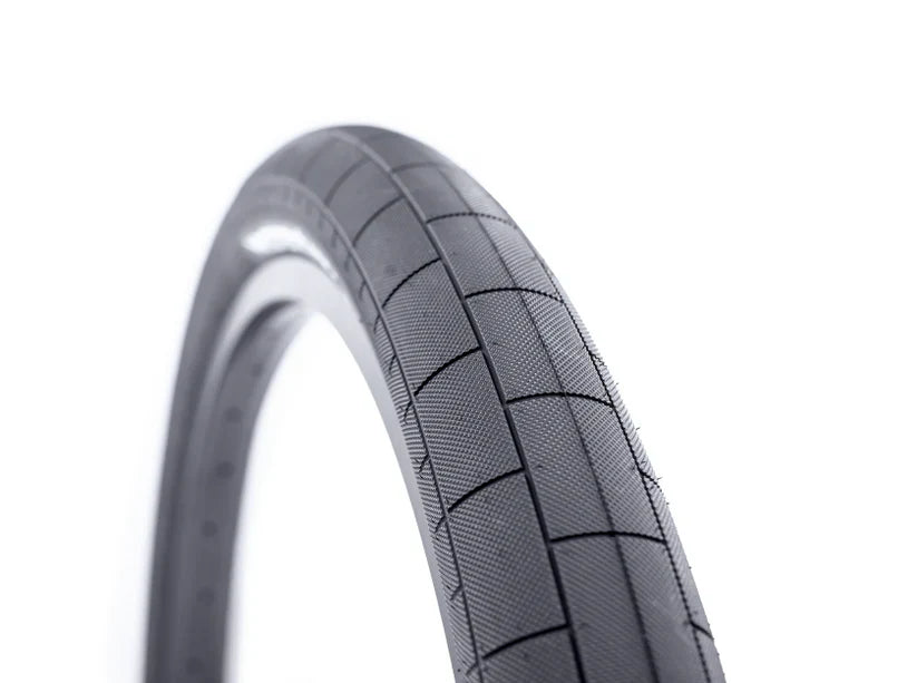 Demolition Momentum II Tire 26″x2.40 - Black Wall