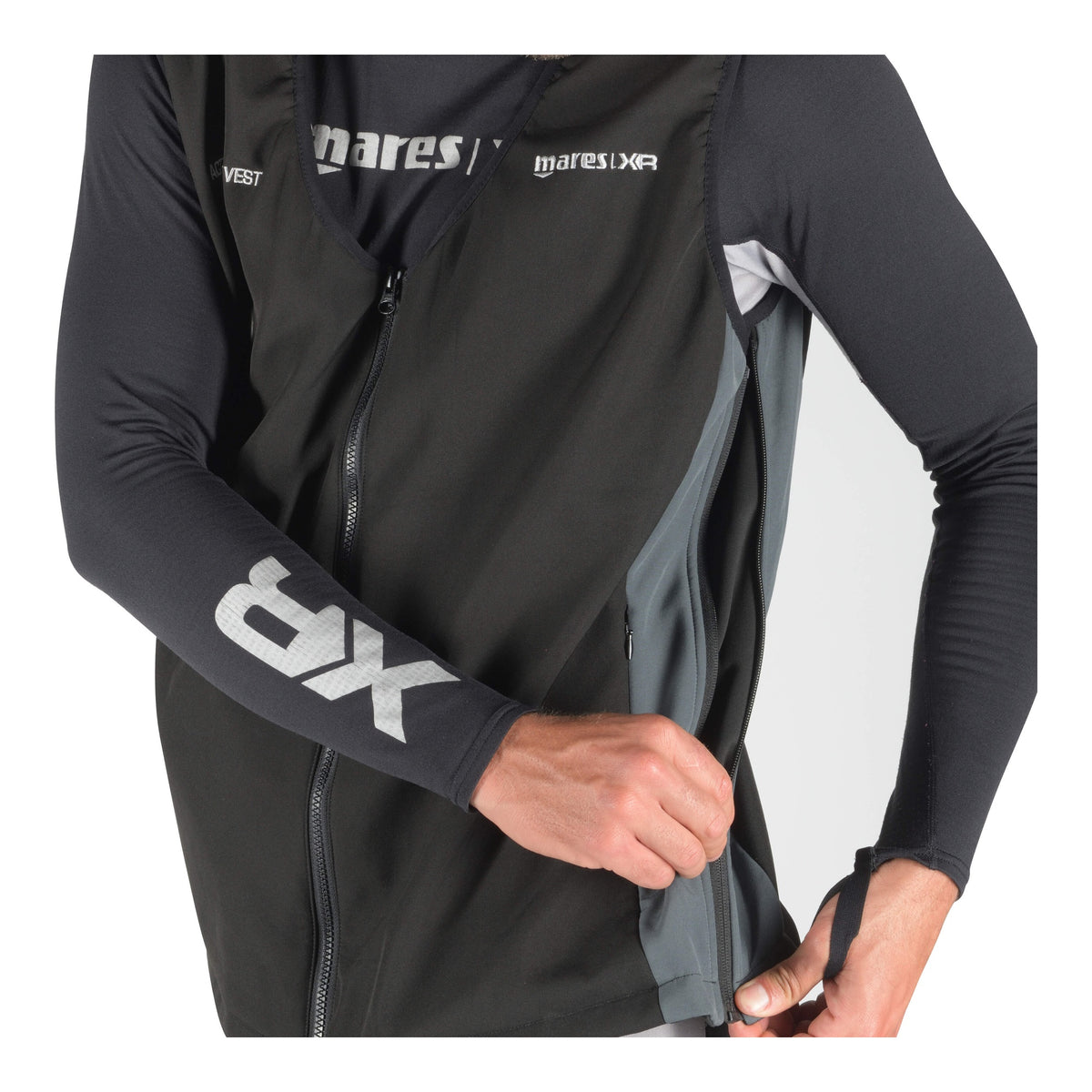 Mares Active Heating Vest - XR Line Diving Accessory - 412179 Active Heating Vest detail side zippers