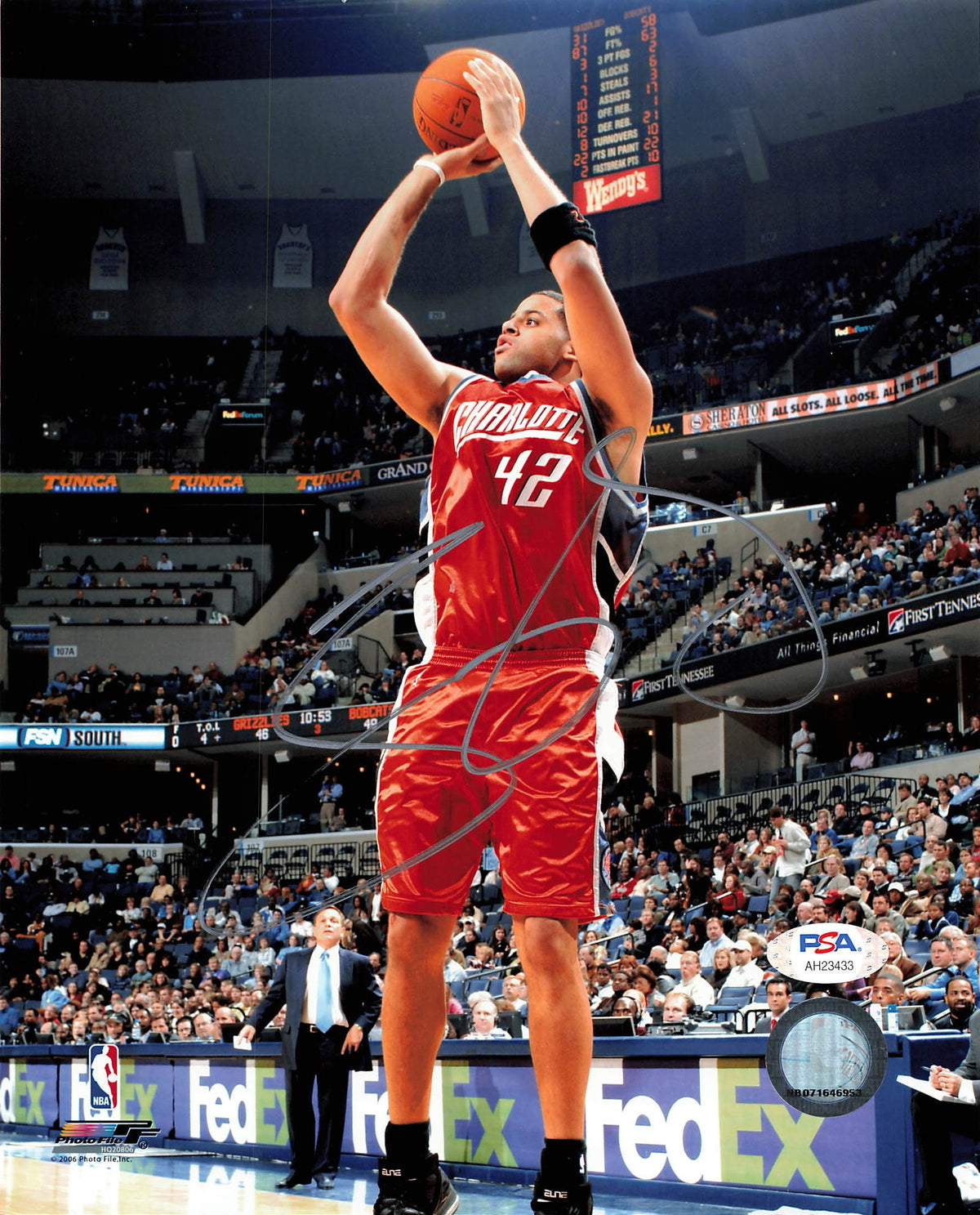 Sean May signed 8x10 photo PSA/DNA Charlotte Bobcats Autographed