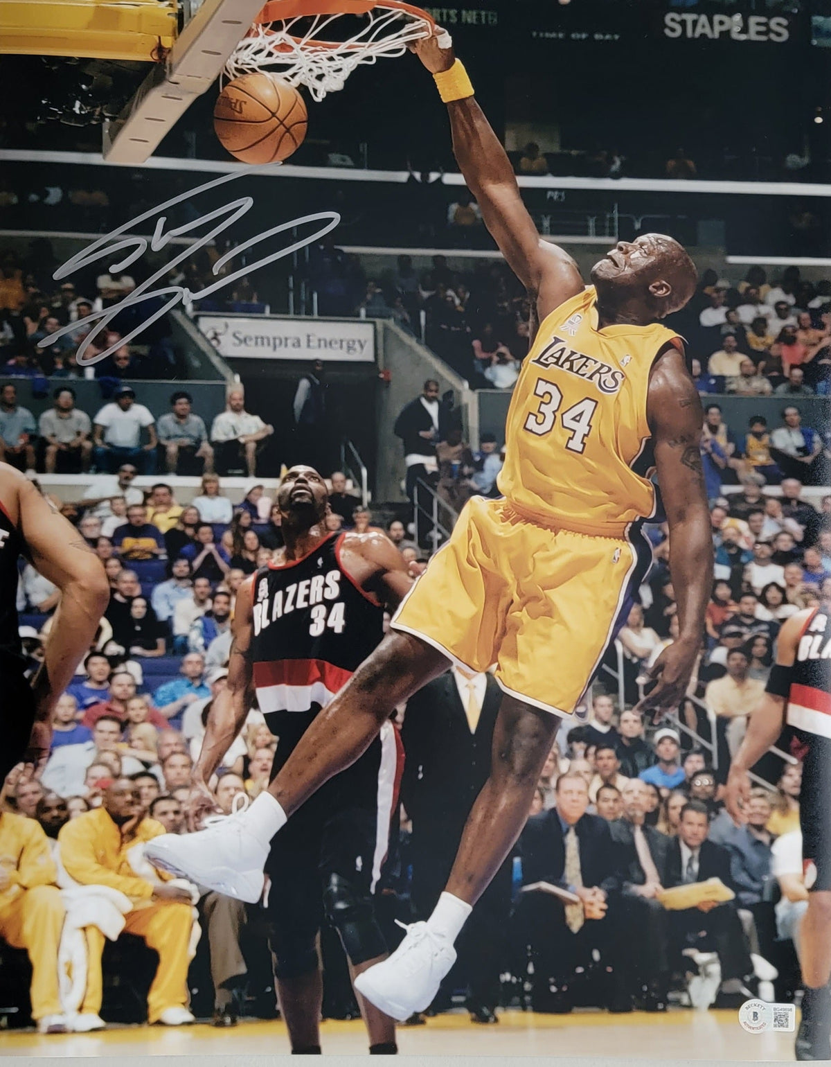 Shaquille O'Neal Autographed Los Angeles Lakers Dunk 16x20 Photo Beckett Witnessed