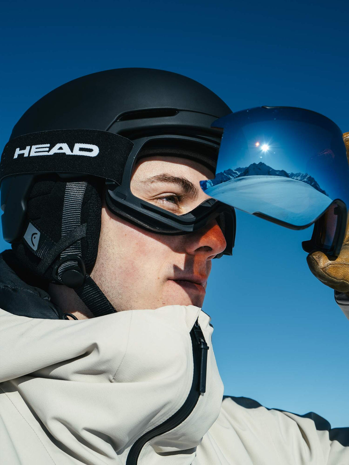 HEAD MAGNIFY 5K Ski Goggles, Blue Lens, Black Frame, with Spare Lens in Blue - lifestyle