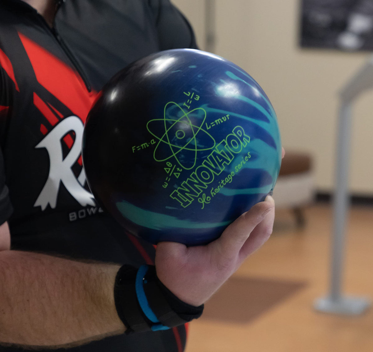 Radical Innovator Solid Bowling Ball - view 3