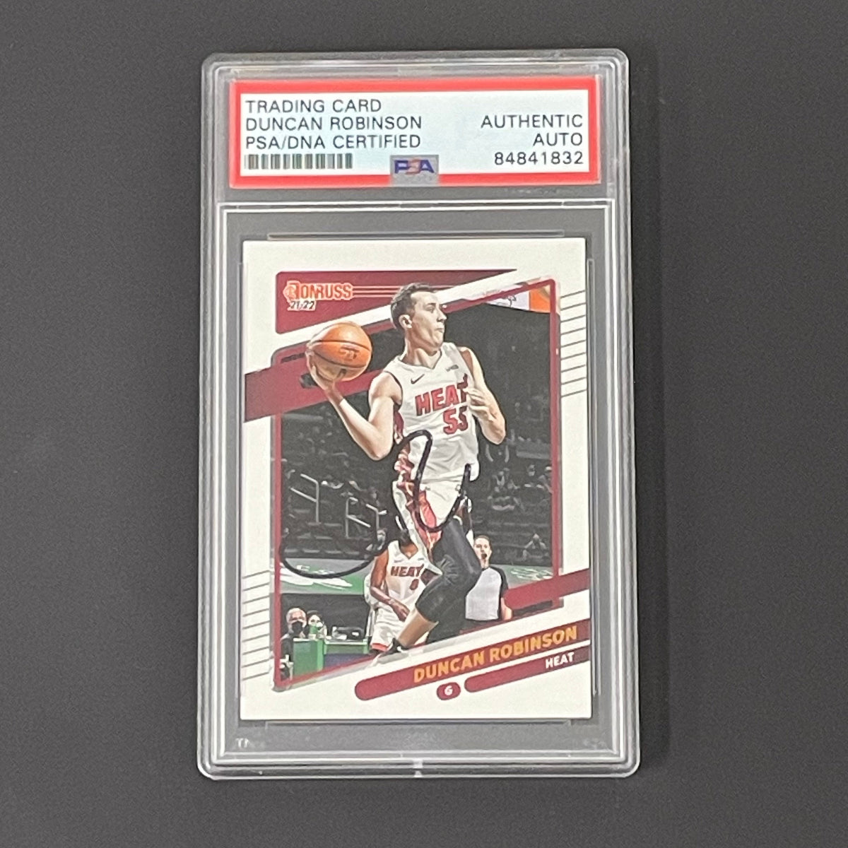 Front of Duncan Robinson 2021-22 Donruss #107 signed card in PSA/DNA holder