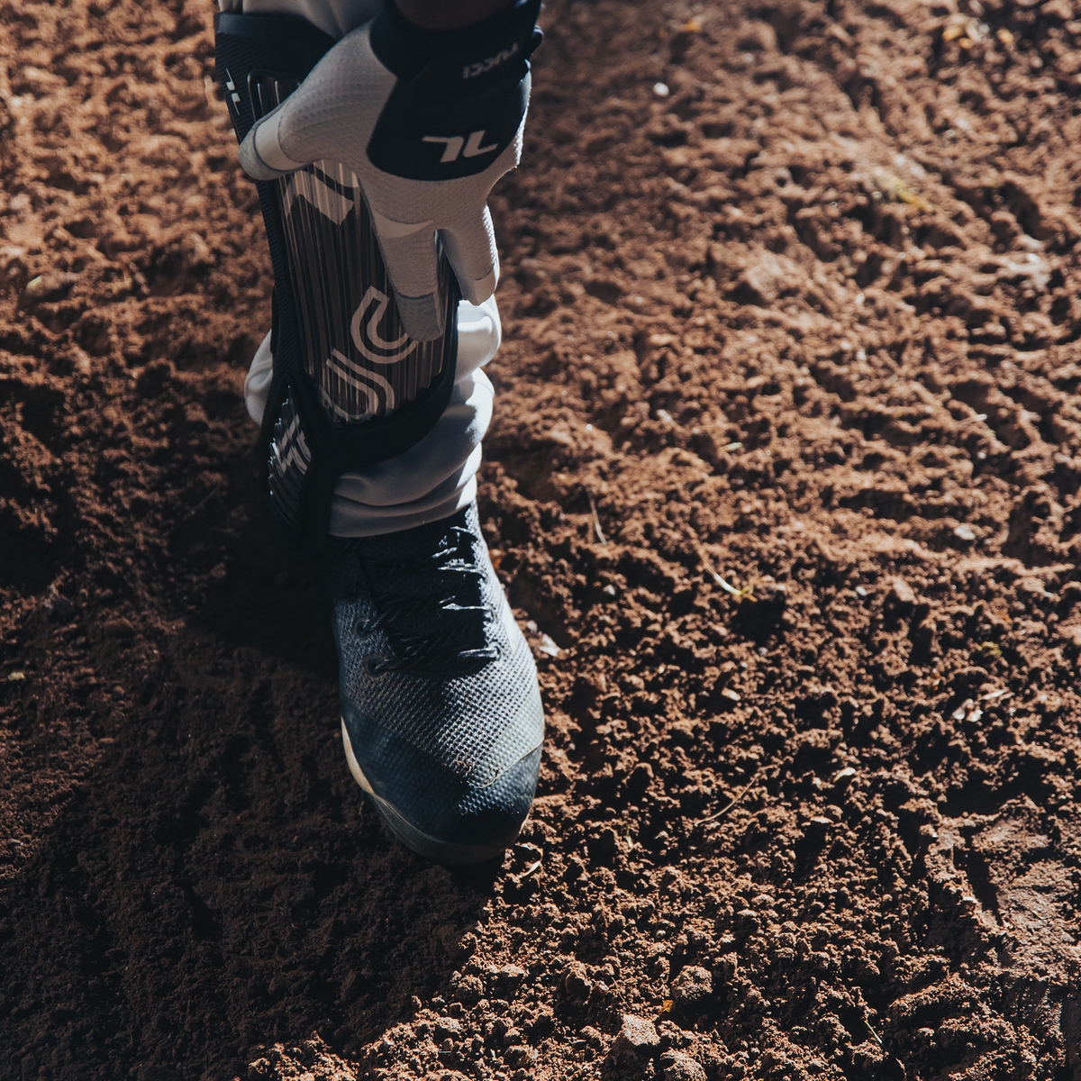 TUCCI Verona Batter's Leg Guard - view 9