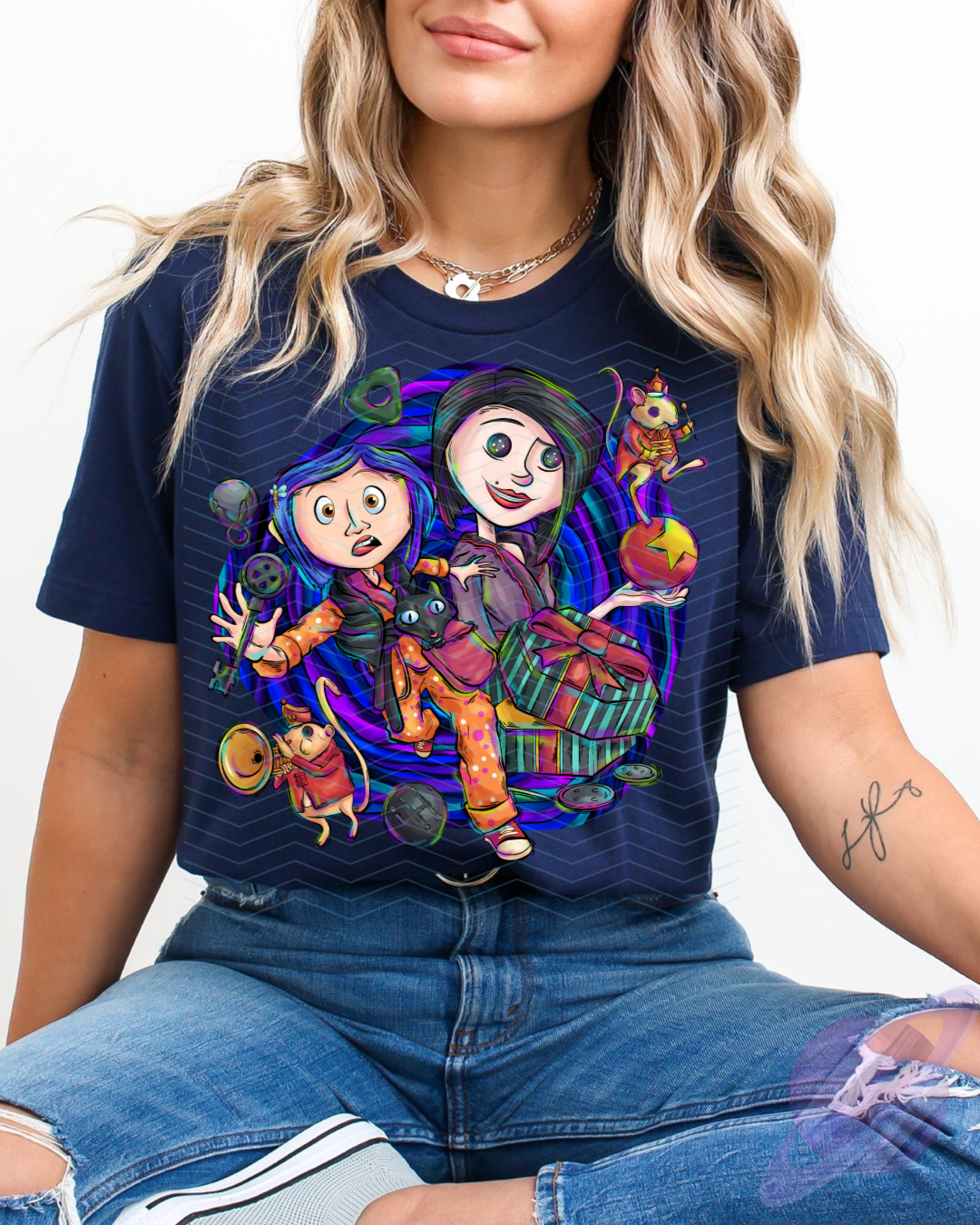BUTTONS TEE