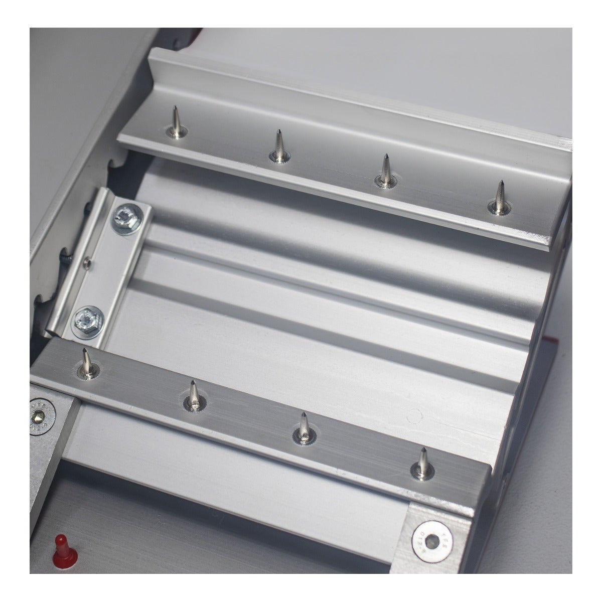 Gill Athletics Fusion F10 Starting Block 2 Rows of angled spikes in base of pedals guarantee no slipping during explosive starts. Spikes sold separately